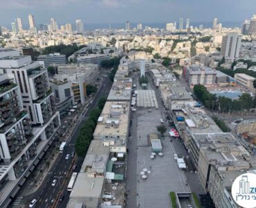 נוף לכיכר גבעון מחלון של משרד להשכרה במגדלי הארבעה תל אביב