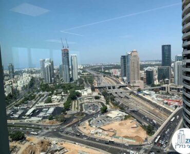 נוף מחלון של משרד להשכרה ברסיטל עם נוף לים בתל אביב