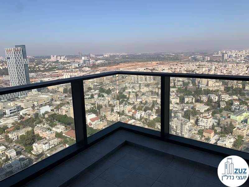 מרפסת של משרד להשכרה במגדל הכשרת הישוב במתחם בסר בני ברק