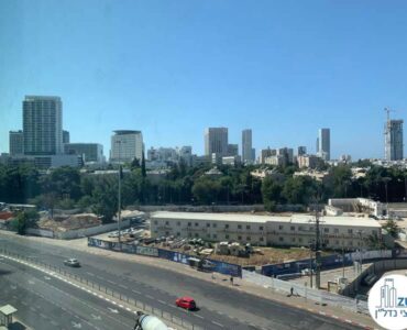 נוף מחלון של משרד להשכרה ברמת מעטפת במגדל רסיטל תל אביב
