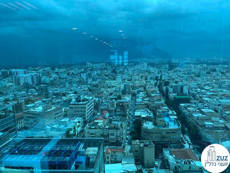 נוף מחלון של משרד להשכרה במגדל דיסקונט תל אביב