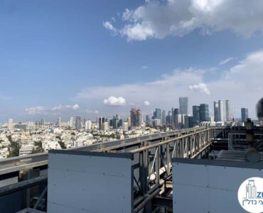 נוף של משרד להשכרה עם מרפסת בשדרות רוטשילד תל אביב