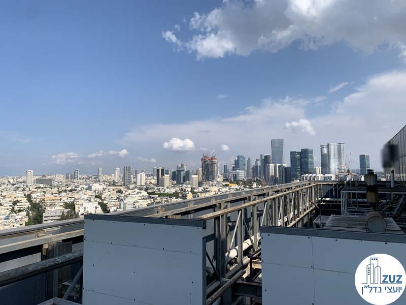 נוף של משרד להשכרה עם מרפסת בשדרות רוטשילד תל אביב