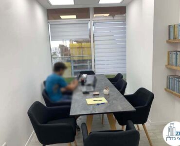 חדר ישיבות של משרד למכירה במגדל בסר 4 בני ברק