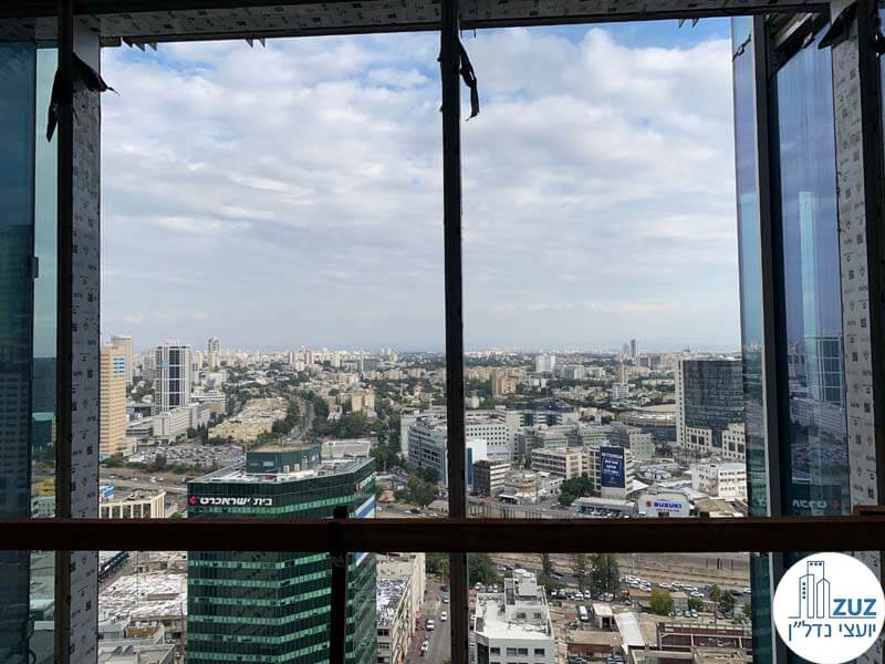 נוף מחלון של משרד למכירה במגדל סקיי טאוור תל אביב