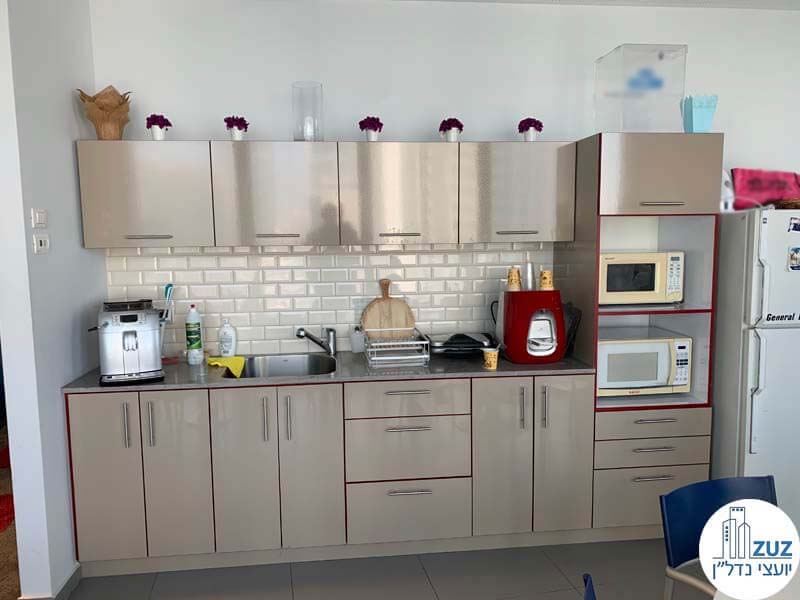 מטבחון של משרד להשכרה במגדל אטריום רמת גן