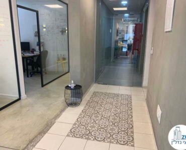 פינת כניסה של משרד להשכרה בשכונת מונטיפיורי תל אביב