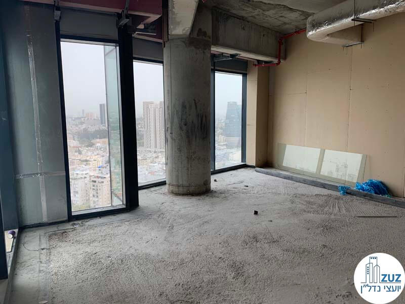 חלון במשרד של לקוחות מרוצים מעסקת מכירה במגדל רסיטל תל אביב