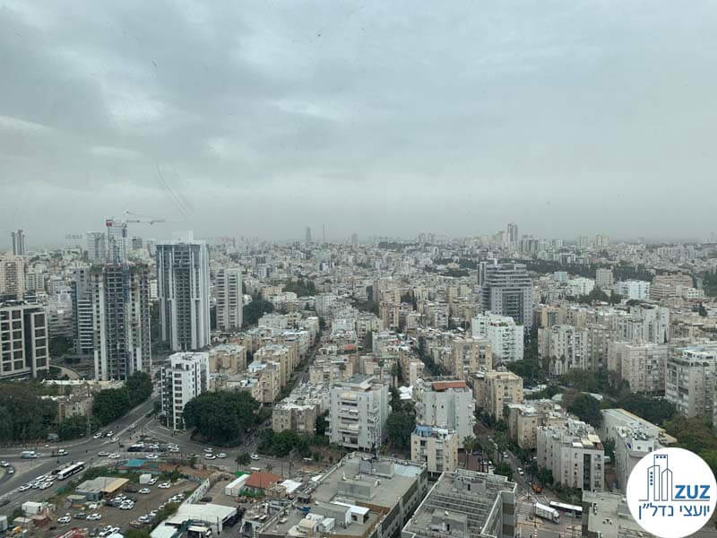 נוף מחלון במשרד של לקוחות מרוצים מעסקת מכירה במגדל רסיטל תל אביב