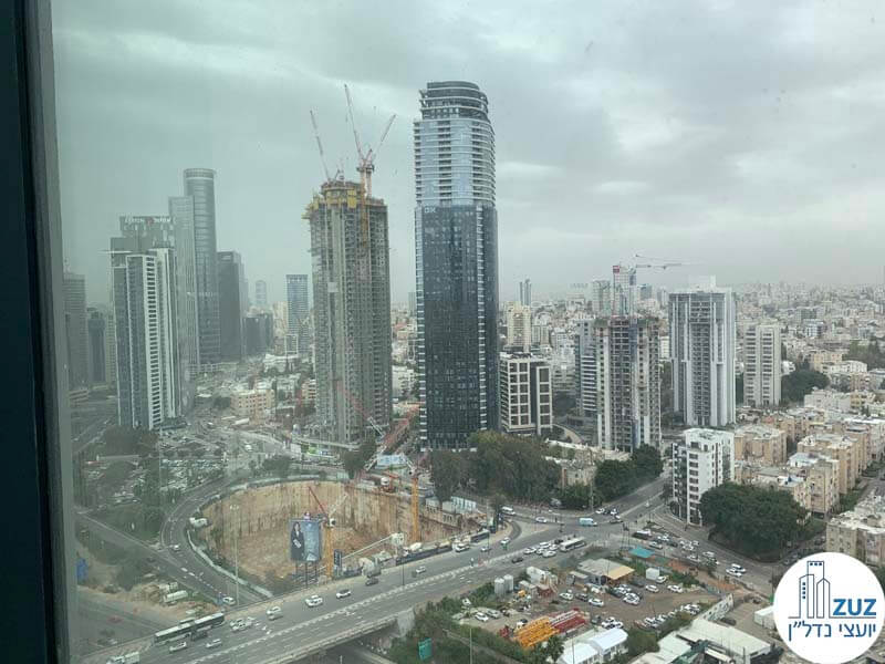 נוף מחלון במשרד של לקוחות מרוצים מעסקת מכירה במגדל רסיטל תל אביב