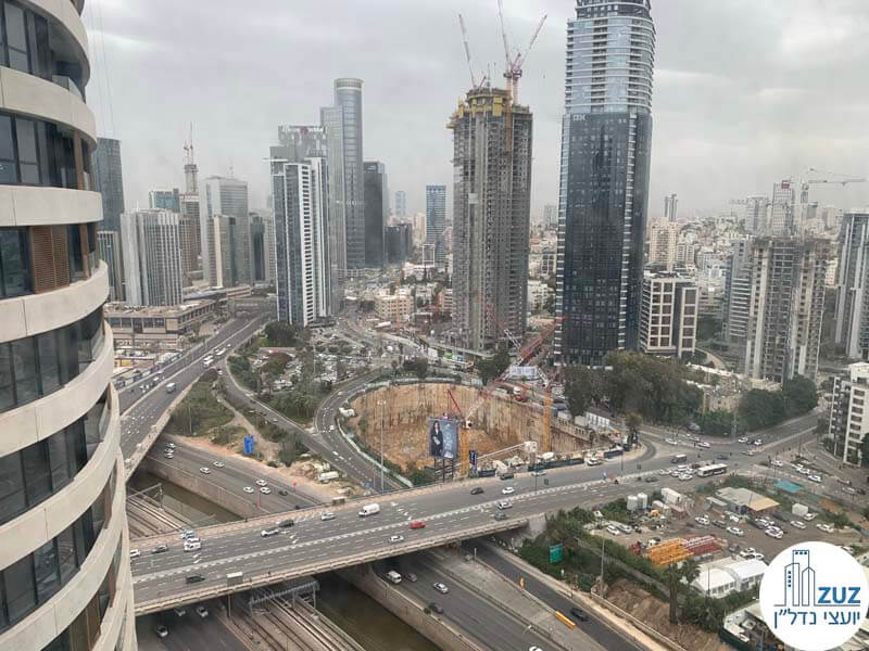 נוף מחלון במשרד של לקוחות מרוצים מעסקת מכירה במגדל רסיטל תל אביב
