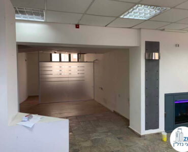 כניסה לחדר של משרד להשכרה בשכונת מונטיפיורי תל אביב