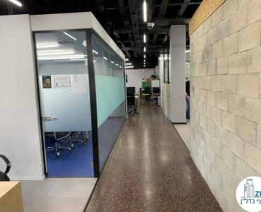 מסדרון של משרד להשכרה במתחם שרונה תל אביב
