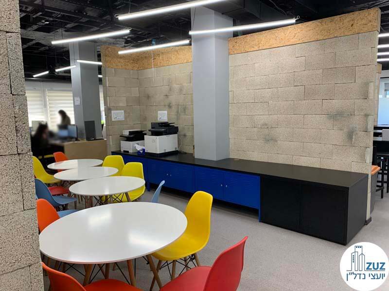 פינת אוכל של משרד להשכרה במתחם שרונה תל אביב