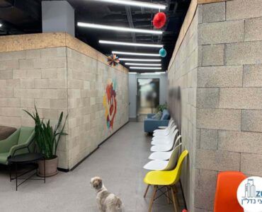 פינת כניסה של משרד להשכרה במתחם שרונה תל אביב