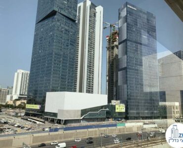 נוף למידטאון מחלון של משרד להשכרה בבית אגיש רבד תל אביב