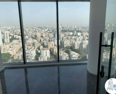 חדר עם חלון של משרד להשכרה בתל אביב במגדל רסיטל