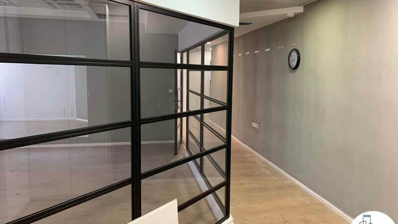 חדר ישיבות של משרד להשכרה בציר יגאל אלון תל אביב