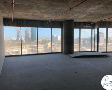 חלונות של משרד להשכרה ברמת מעטפת במגדל ספיר רמת גן
