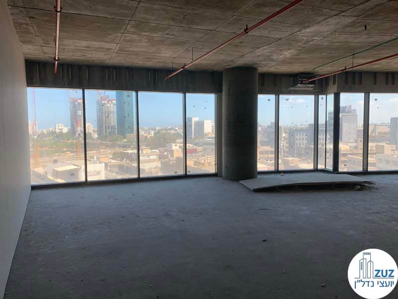 חלונות של משרד להשכרה ברמת מעטפת במגדל ספיר רמת גן