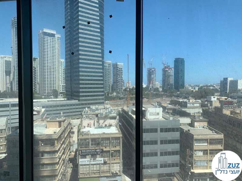 נוף מחלון של משרד להשכרה ברמת מעטפת במגדל ספיר רמת גן