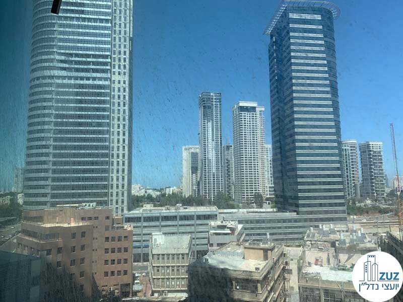 נוף מחלון של משרד להשכרה ברמת מעטפת במגדל ספיר רמת גן