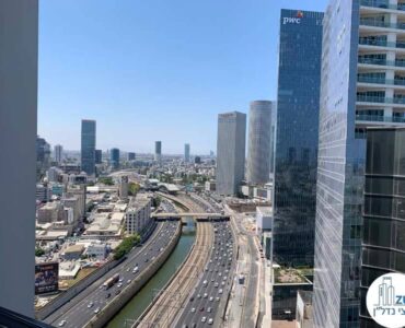 נוף לאיילון ממרפסת של משרד להשכרה עם מרפסת במגדל רסיטל תל אביב