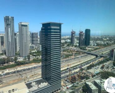 נוף למגדל רוגובין תדהר מחלון של משרד להשכרה במגדל ספיר רמת גן