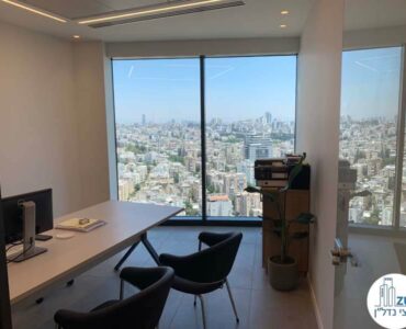 חדר מנהלים במשרד של לקוח מרוצה מעסקת תיווך במגדל רסיטל תל אביב