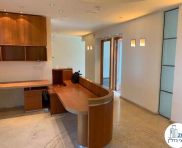 פינת קבלה של משרד להשכרה במגדל אלרוב מתחם רוטשילד תל אביב