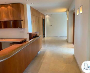 פינת קבלה של משרד להשכרה במגדל אלרוב מתחם רוטשילד תל אביב