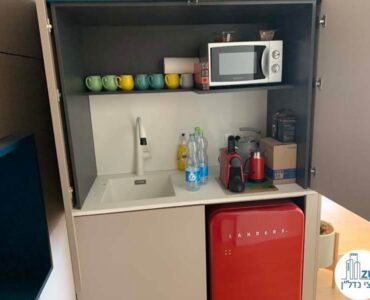 מטבחון של משרד להשכרה עם נוף לים במגדל רסיטל תל אביב
