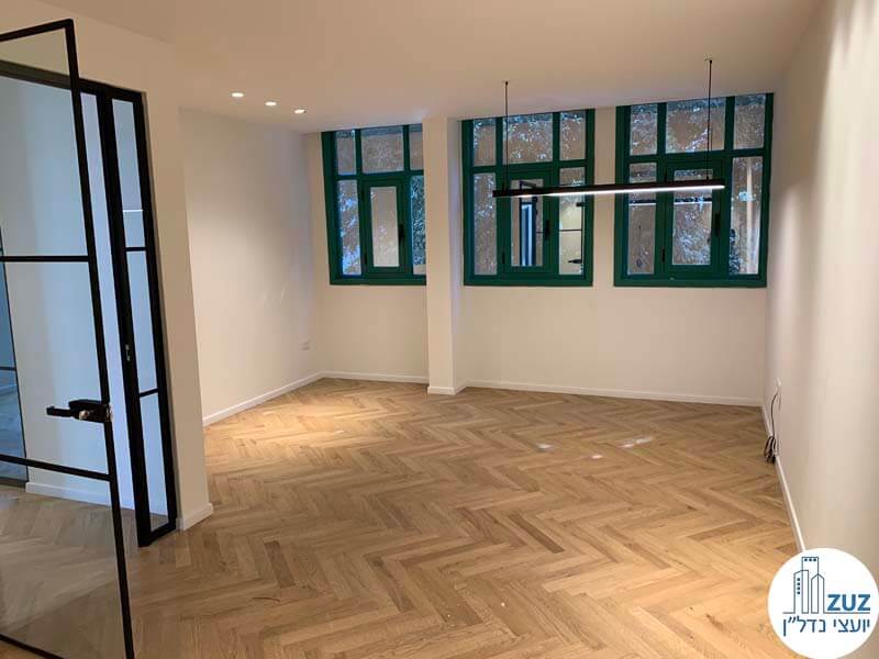 חדר מנהלים של משרד להשכרה עם מרפסת במתחם שרונה תל אביב