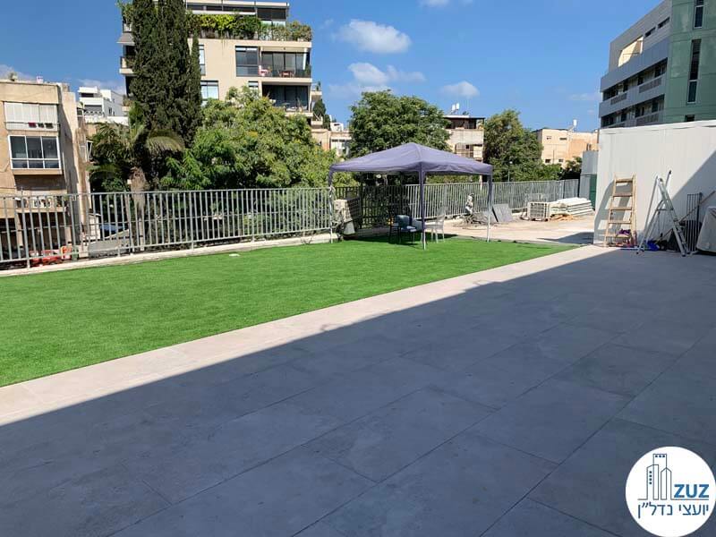 מרפסת של משרד להשכרה עם מרפסת במתחם שרונה תל אביב