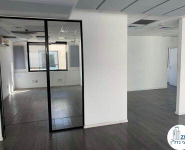 כניסה לחדר של משרד להשכרה בבניין אגיש רבד תל אביב