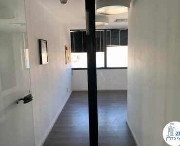 כניסה לחדר של משרד להשכרה בבניין אגיש רבד תל אביב