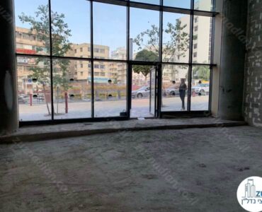 חלונות של חנות להשכרה במגדל ספיר רמת גן