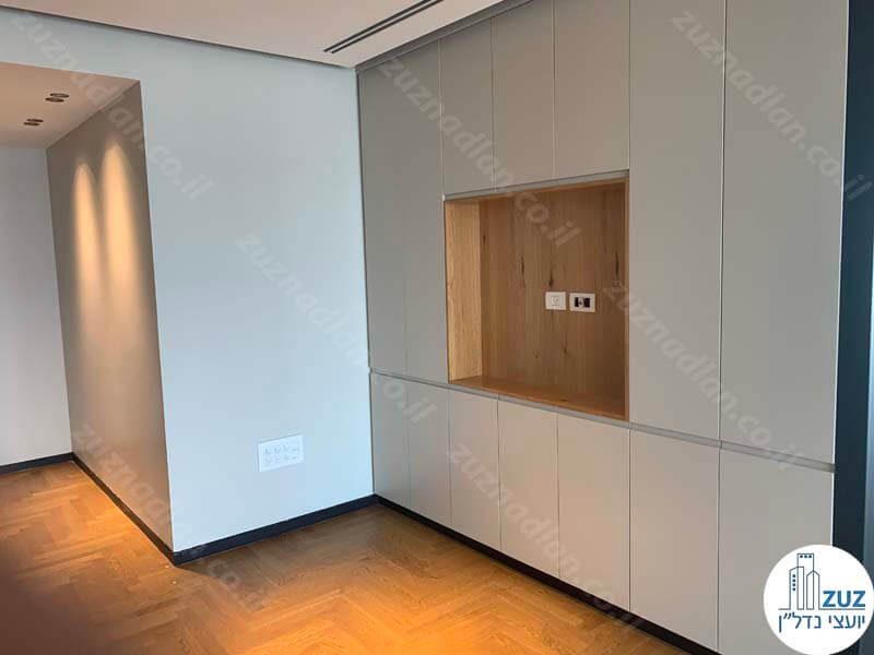 פינת כניסה של משרד להשכרה לחברות הייטק במגדלי הארבעה תל אביב