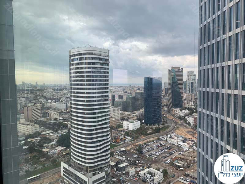 נוף מחלון של משרד להשכרה במגדל אקרו תל אביב