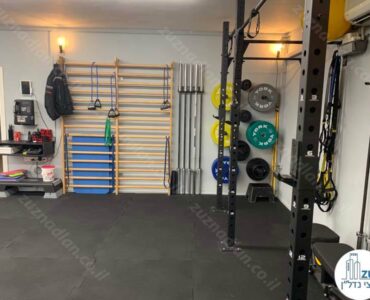 פינת אימונים של סטודיו של לקוח מרוצה בשכונת מונטיפיורי תל אביב