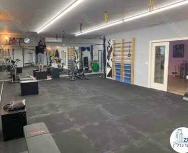 פינת אימון של סטודיו של לקוח מרוצה בשכונת מונטיפיורי תל אביב
