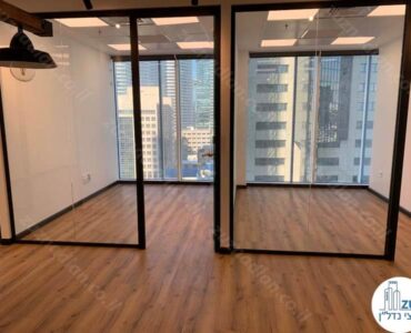 כניסה לחדרים משרד להשכרה במגדל אקרו נדל"ן תל אביב