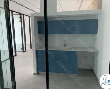 מטבחון של השכרת משרד במגדל סקי טאוור תל אביב
