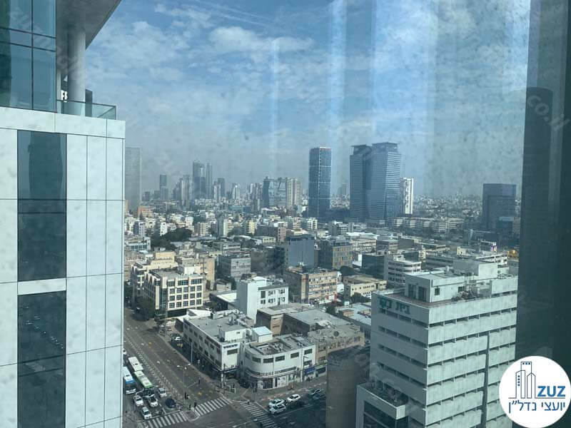 נוף מחלון של משרד להשכרה ברמת מעטפת במגדל סקי טאוור תל אביב