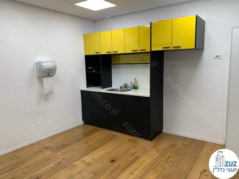 מטבחון של משרד להשכרה במגדל גיבור ספורט מתחם הבורסה