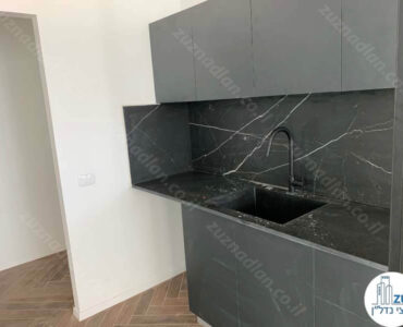מטבחון של משרד להשכרה במגדל סקי טאוור בתל אביב