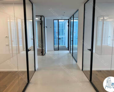 מסדרון של משרד להשכרה במגדל אקרו בתל אביב