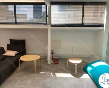 פינת ישיבה של משרד להשכרה לחברות הייטק בבית קלקא תל אביב