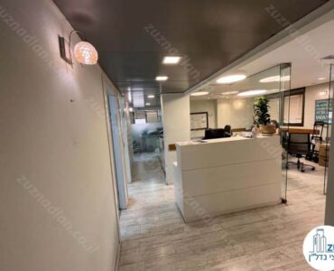 פינת קבלה של משרד להשכרה בשדרות יהודית שכונת מונטיפיורי