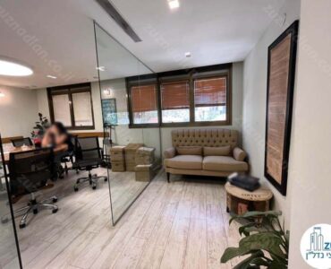 חדר ישיבות של משרד להשכרה בשדרות יהודית שכונת מונטיפיורי